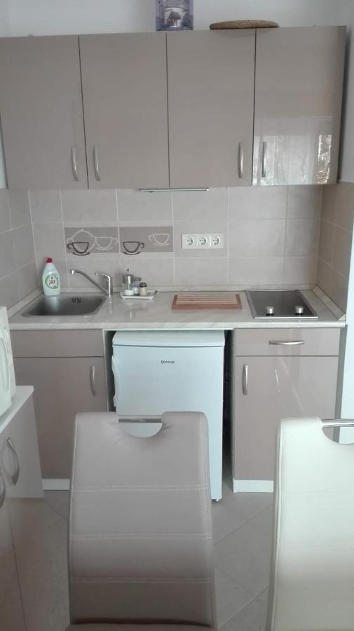 Lavender Apartment Heviz Bagian luar foto