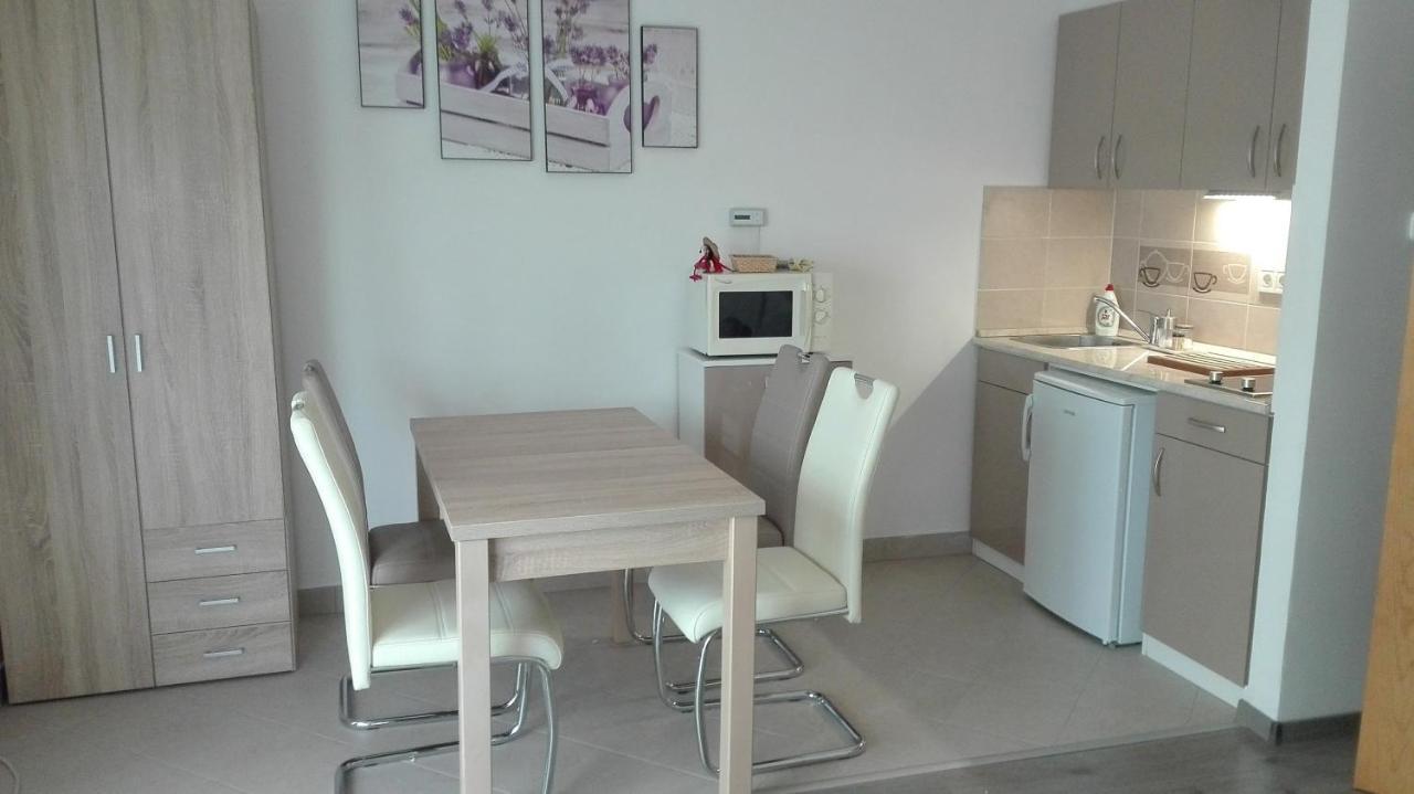 Lavender Apartment Heviz Bagian luar foto