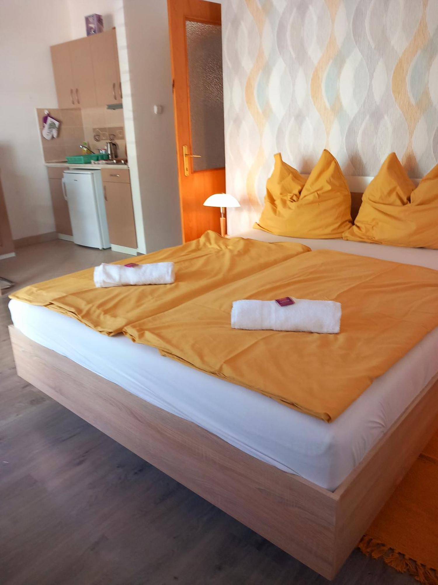Lavender Apartment Heviz Bagian luar foto