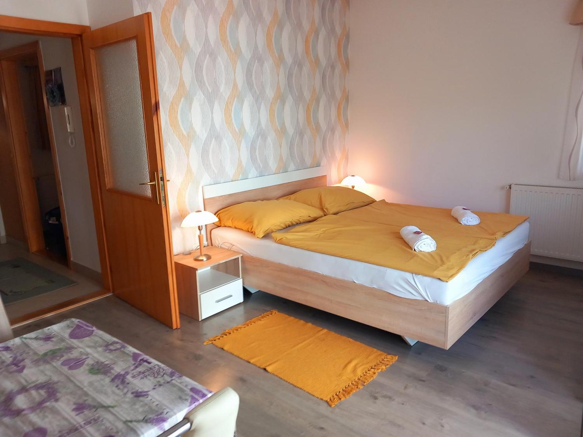 Lavender Apartment Heviz Bagian luar foto